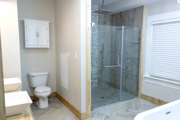 DBR-77_Master-Bathroom_1555x1037